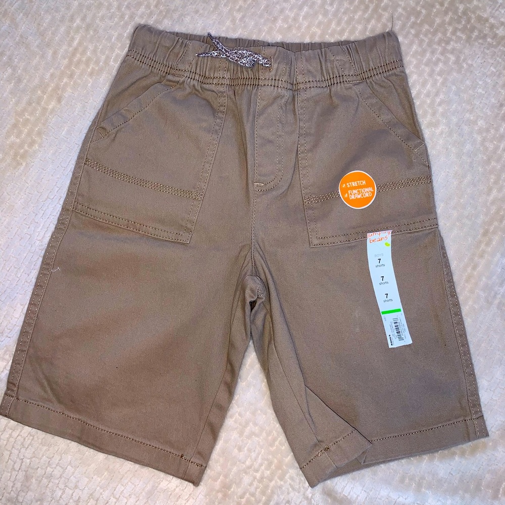 khaki shorts in size 7